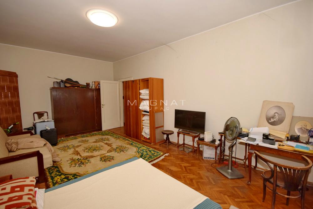 Stan na prodaju u Beogradu, Novi Beograd blok 11 (Hotel Jugoslavija), cetvorosoban, 130m2, cena 450000 evra