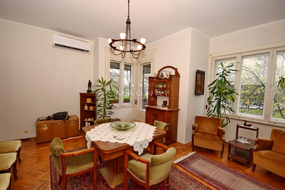 Stan na prodaju u Beogradu, Novi Beograd blok 11 (Hotel Jugoslavija), cetvorosoban, 130m2, cena 450000 evra