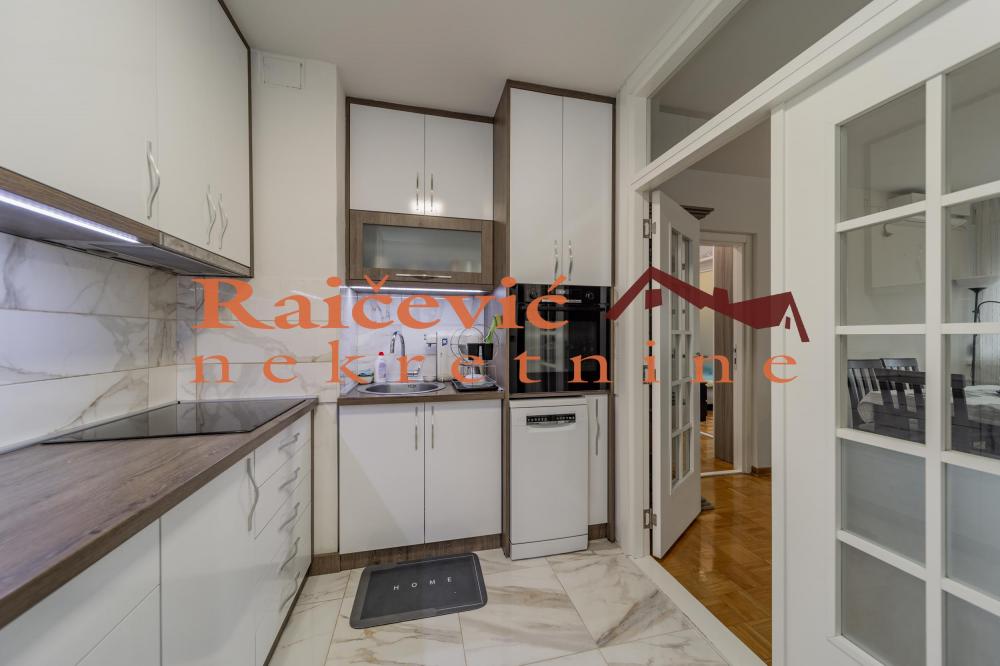 Stan na prodaju u Beogradu, Medaković 3, dvoiposoban, 72m2, cena 209000 evra