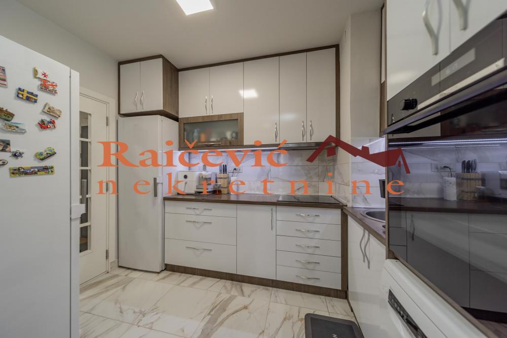 Stan na prodaju u Beogradu, Medaković 3, dvoiposoban, 72m2, cena 209000 evra