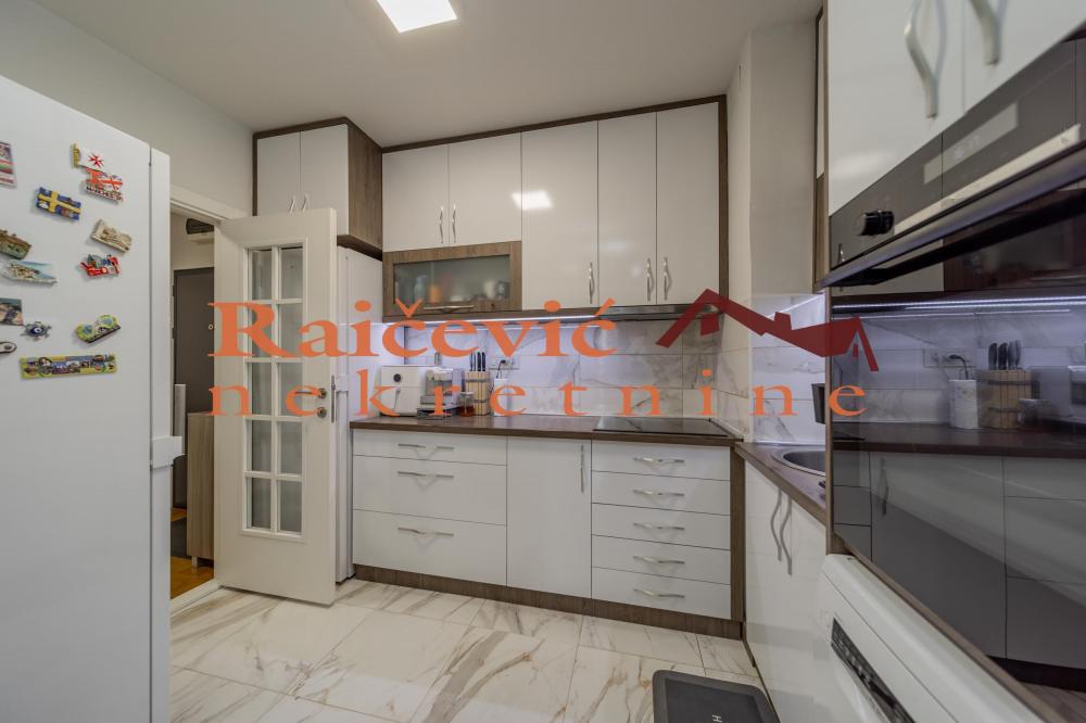 Stan na prodaju u Beogradu, Medaković 3, dvoiposoban, 72m2, cena 209000 evra