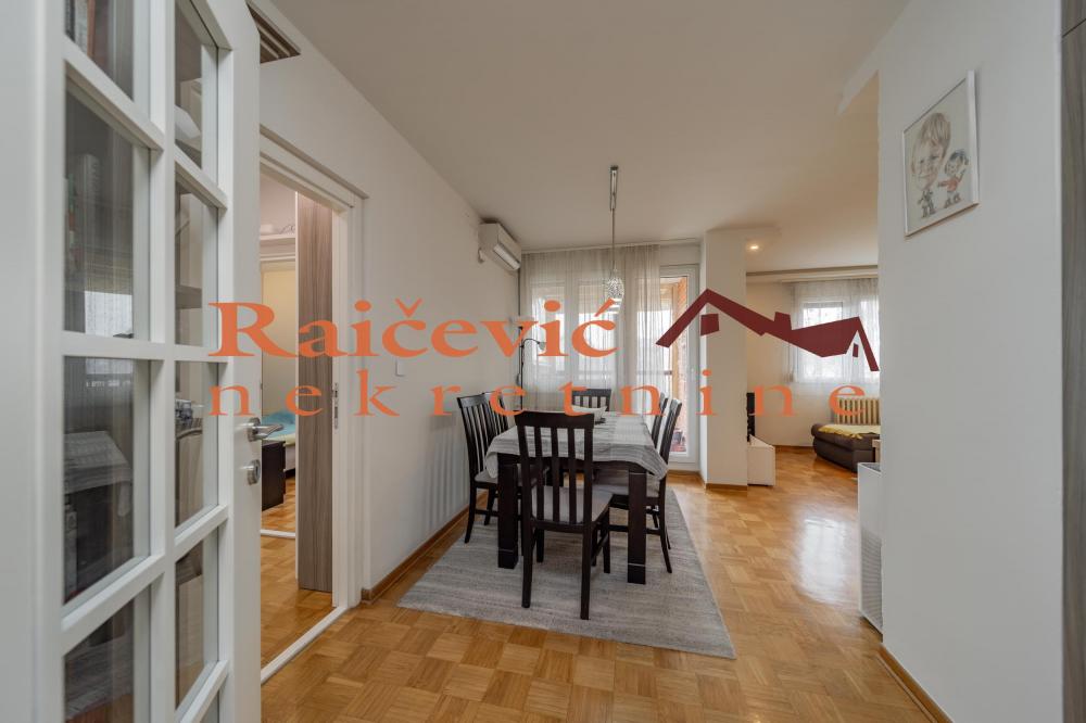 Stan na prodaju u Beogradu, Medaković 3, dvoiposoban, 72m2, cena 209000 evra