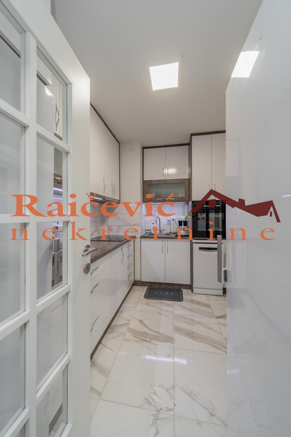 Stan na prodaju u Beogradu, Medaković 3, dvoiposoban, 72m2, cena 209000 evra