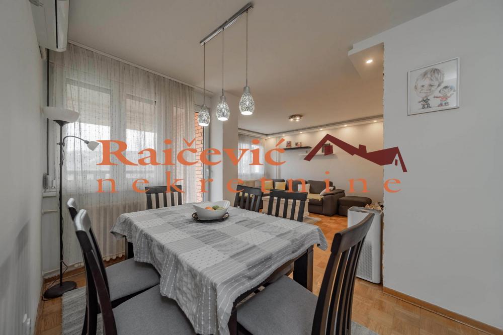 Stan na prodaju u Beogradu, Medaković 3, dvoiposoban, 72m2, cena 209000 evra