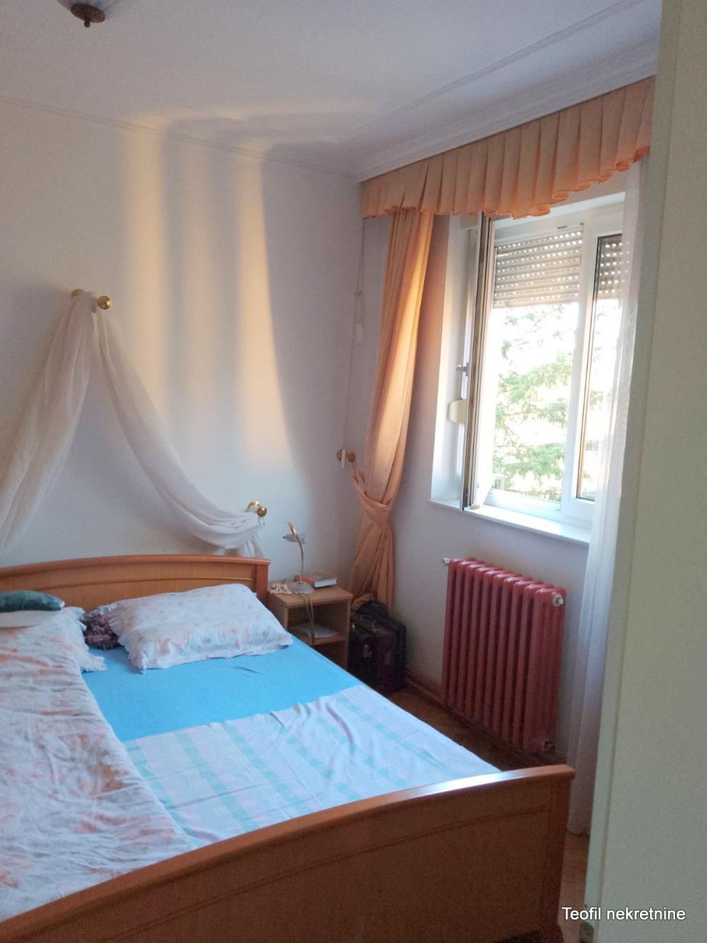 Stan na prodaju u Beogradu, Dedinje, trosoban, 89m2, cena 420000 evra