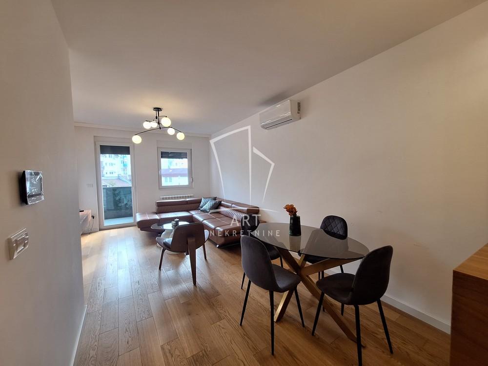 Stan na prodaju u Beogradu, Vračar, trosoban, 63m2, cena 290000 evra