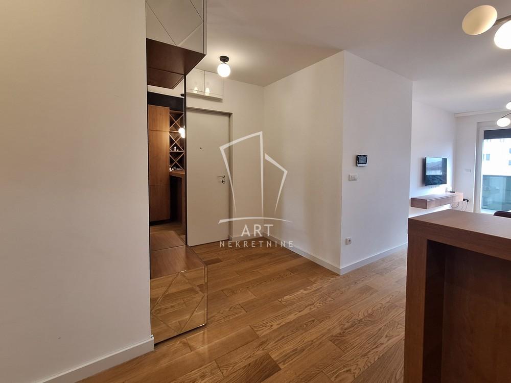 Stan na prodaju u Beogradu, Vračar, trosoban, 63m2, cena 290000 evra