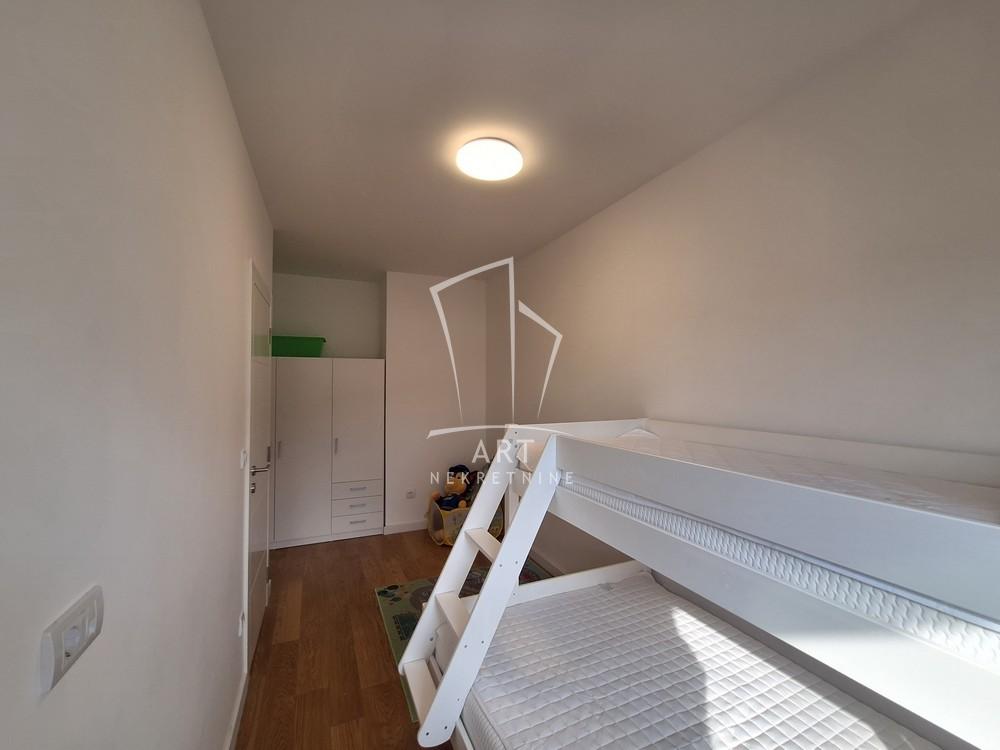 Stan na prodaju u Beogradu, Vračar, trosoban, 63m2, cena 290000 evra