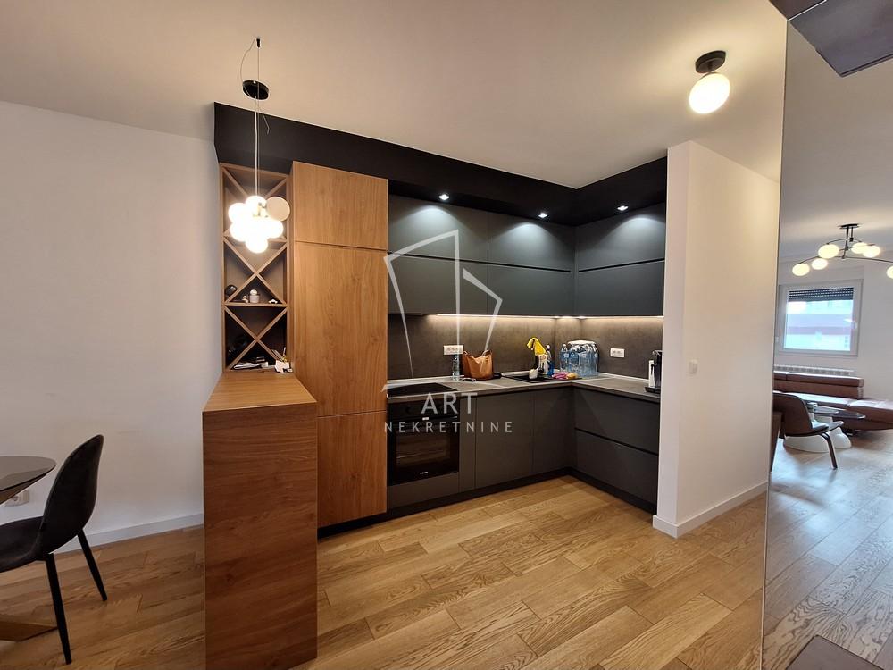 Stan na prodaju u Beogradu, Vračar, trosoban, 63m2, cena 290000 evra