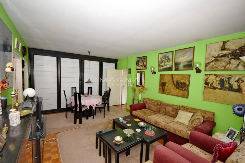 Stan na prodaju u Beogradu, Fontana, trosoban, 77m2, cena 255000 evra