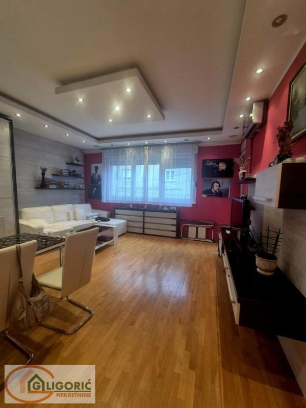 Stan na prodaju u Beogradu, Đeram pijaca, jednoiposoban, 53m2, cena 235000 evra