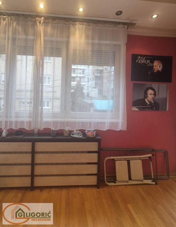 Stan na prodaju u Beogradu, Đeram pijaca, jednoiposoban, 53m2, cena 235000 evra