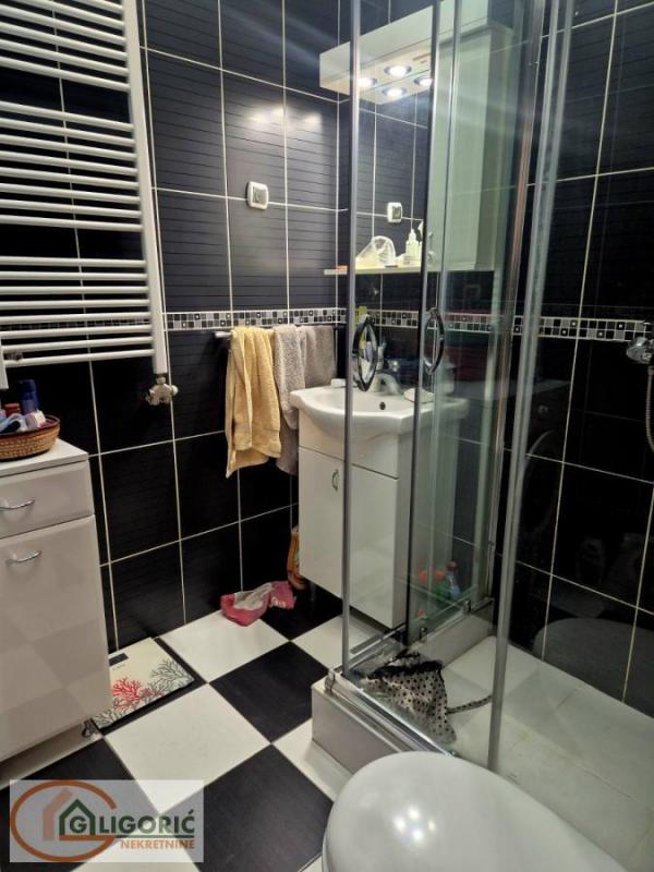 Stan na prodaju u Beogradu, Đeram pijaca, jednoiposoban, 53m2, cena 235000 evra