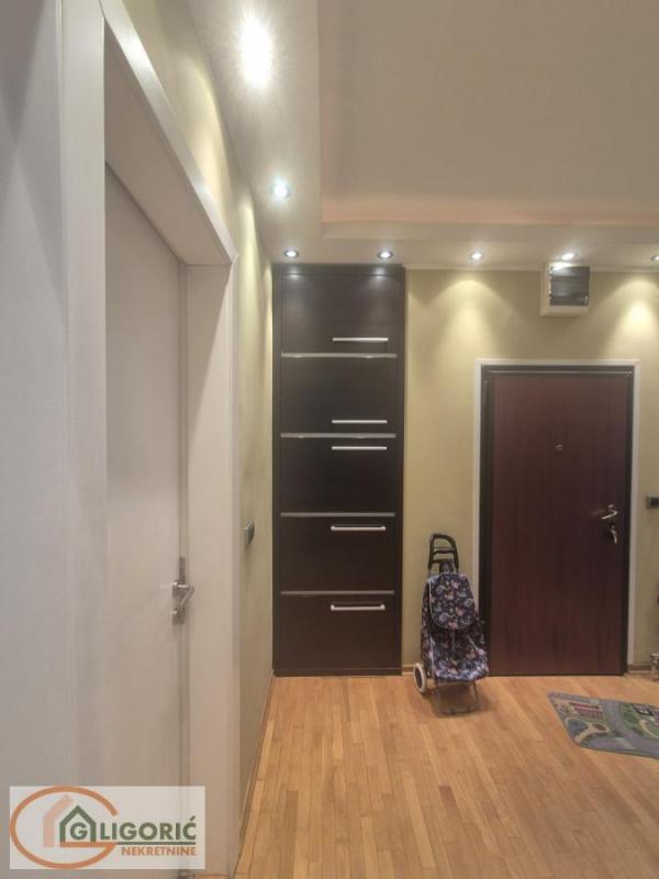 Stan na prodaju u Beogradu, Đeram pijaca, jednoiposoban, 53m2, cena 235000 evra