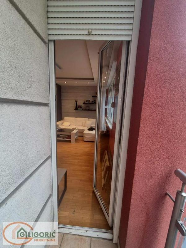 Stan na prodaju u Beogradu, Đeram pijaca, jednoiposoban, 53m2, cena 235000 evra