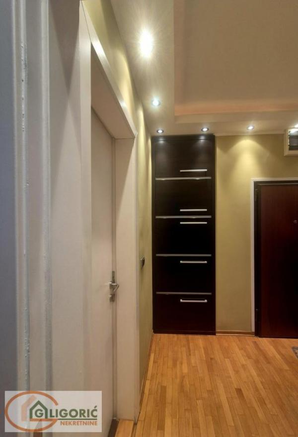 Stan na prodaju u Beogradu, Đeram pijaca, jednoiposoban, 53m2, cena 235000 evra