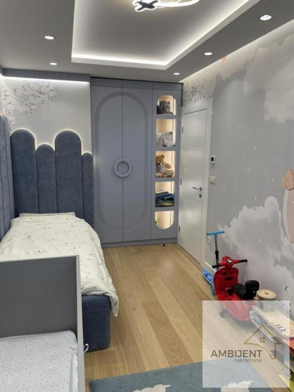 Stan na prodaju u Beogradu, Karaburma, dvoiposoban, 69m2, cena 250000 evra