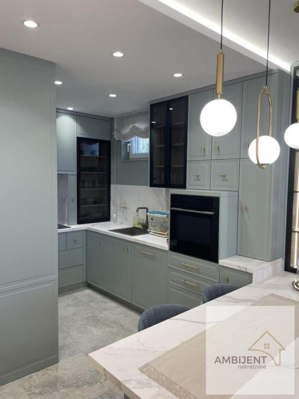 Stan na prodaju u Beogradu, Karaburma, dvoiposoban, 69m2, cena 250000 evra