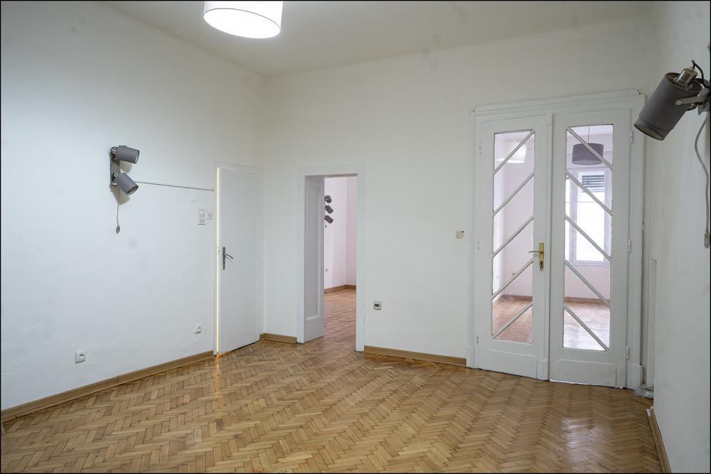 Stan na prodaju u Beogradu, Savski venac, trosoban, 60m2, cena 700 evra