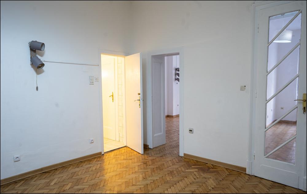 Stan na prodaju u Beogradu, Savski venac, trosoban, 60m2, cena 700 evra