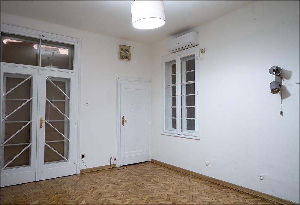 Stan na prodaju u Beogradu, Savski venac, trosoban, 60m2, cena 700 evra