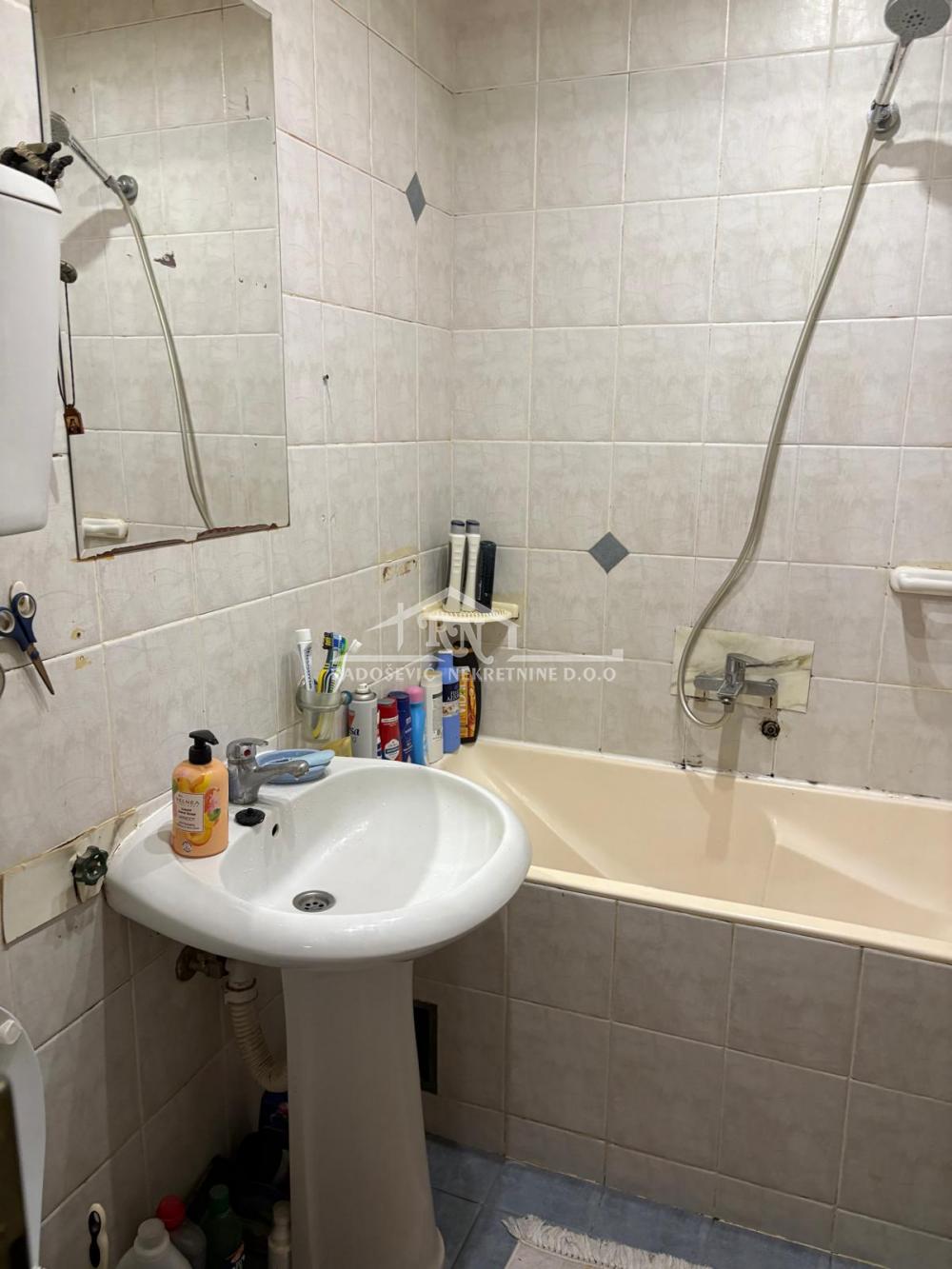 Stan na prodaju u Beogradu, Petlovo brdo, dvosoban, 62m2, cena 115000 evra