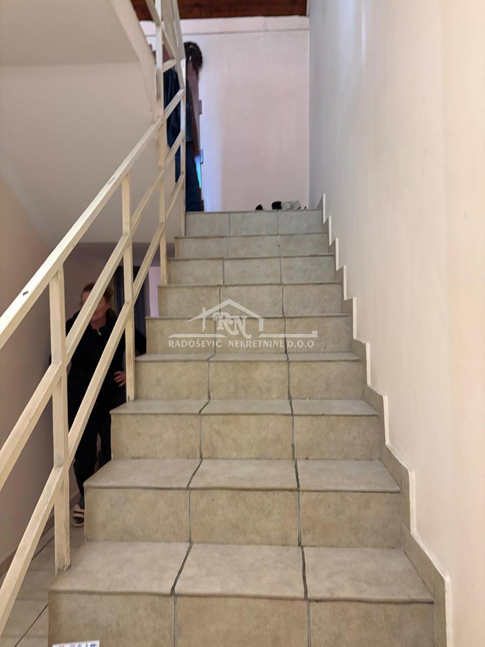 Stan na prodaju u Beogradu, Petlovo brdo, dvosoban, 62m2, cena 115000 evra