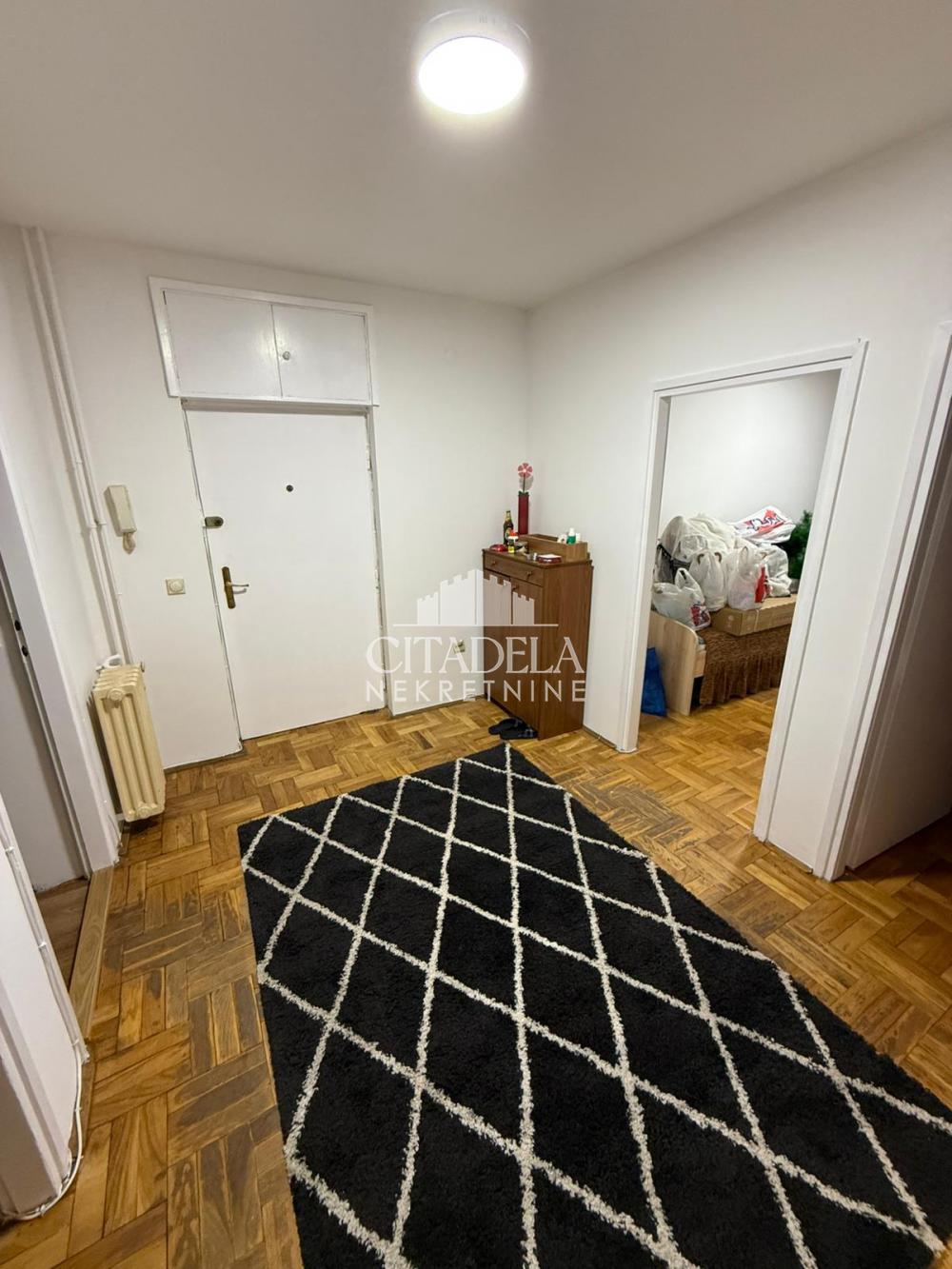 Stan na prodaju u Beogradu, Autokomanda, trosoban, 71m2, cena 270000 evra