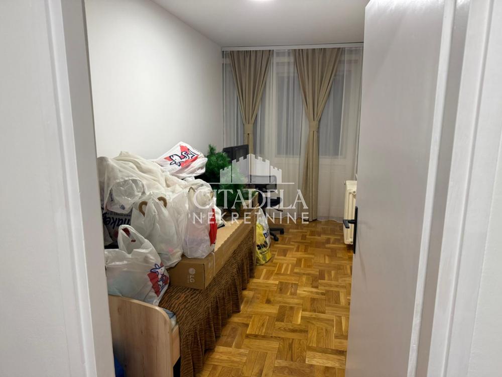 Stan na prodaju u Beogradu, Autokomanda, trosoban, 71m2, cena 270000 evra