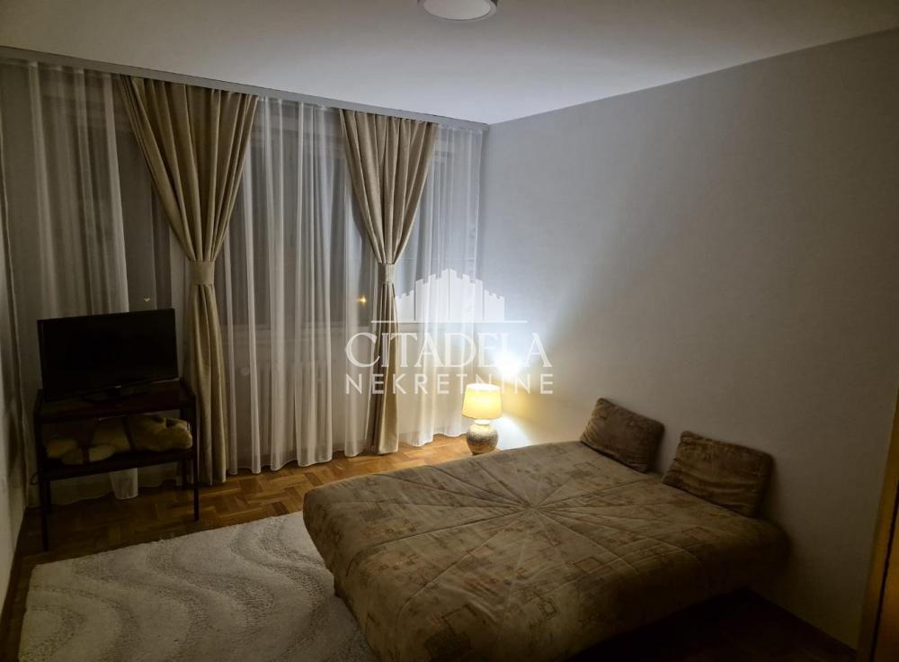 Stan na prodaju u Beogradu, Autokomanda, trosoban, 71m2, cena 270000 evra