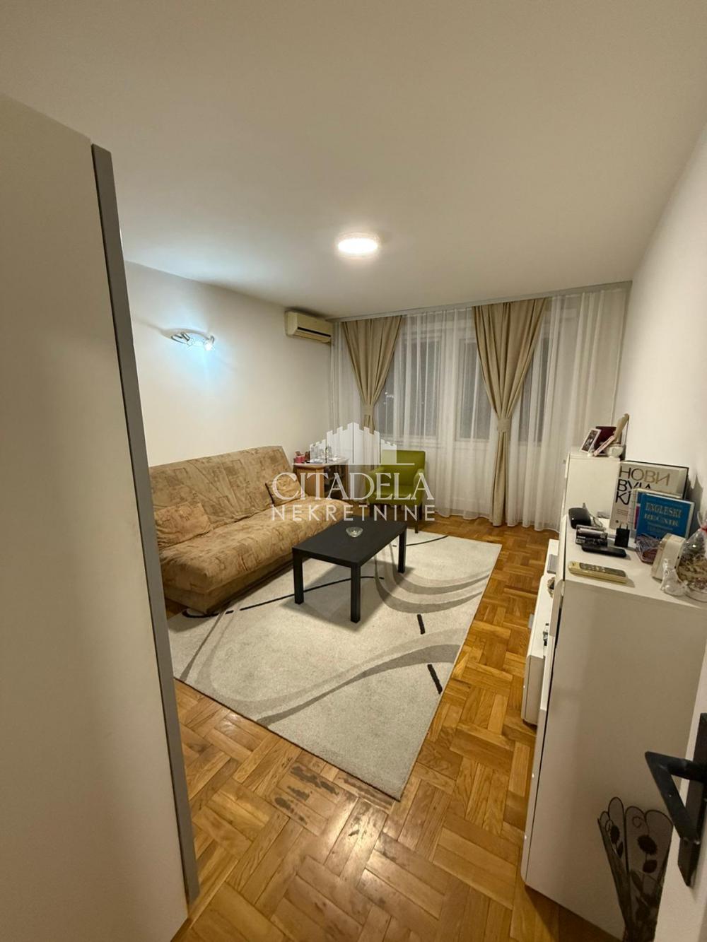 Stan na prodaju u Beogradu, Autokomanda, trosoban, 71m2, cena 270000 evra