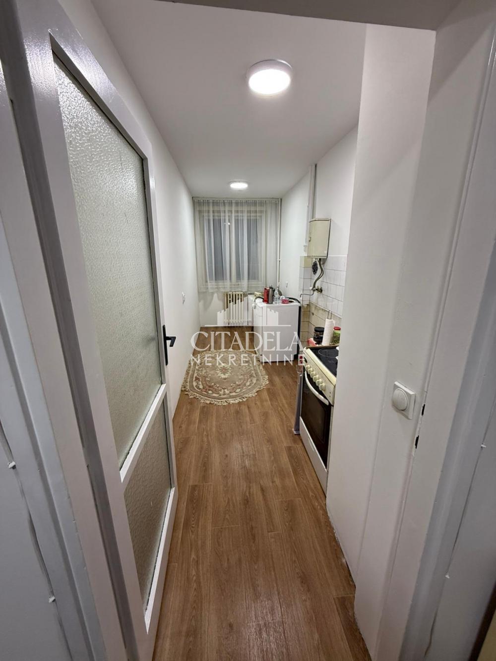 Stan na prodaju u Beogradu, Autokomanda, trosoban, 71m2, cena 270000 evra