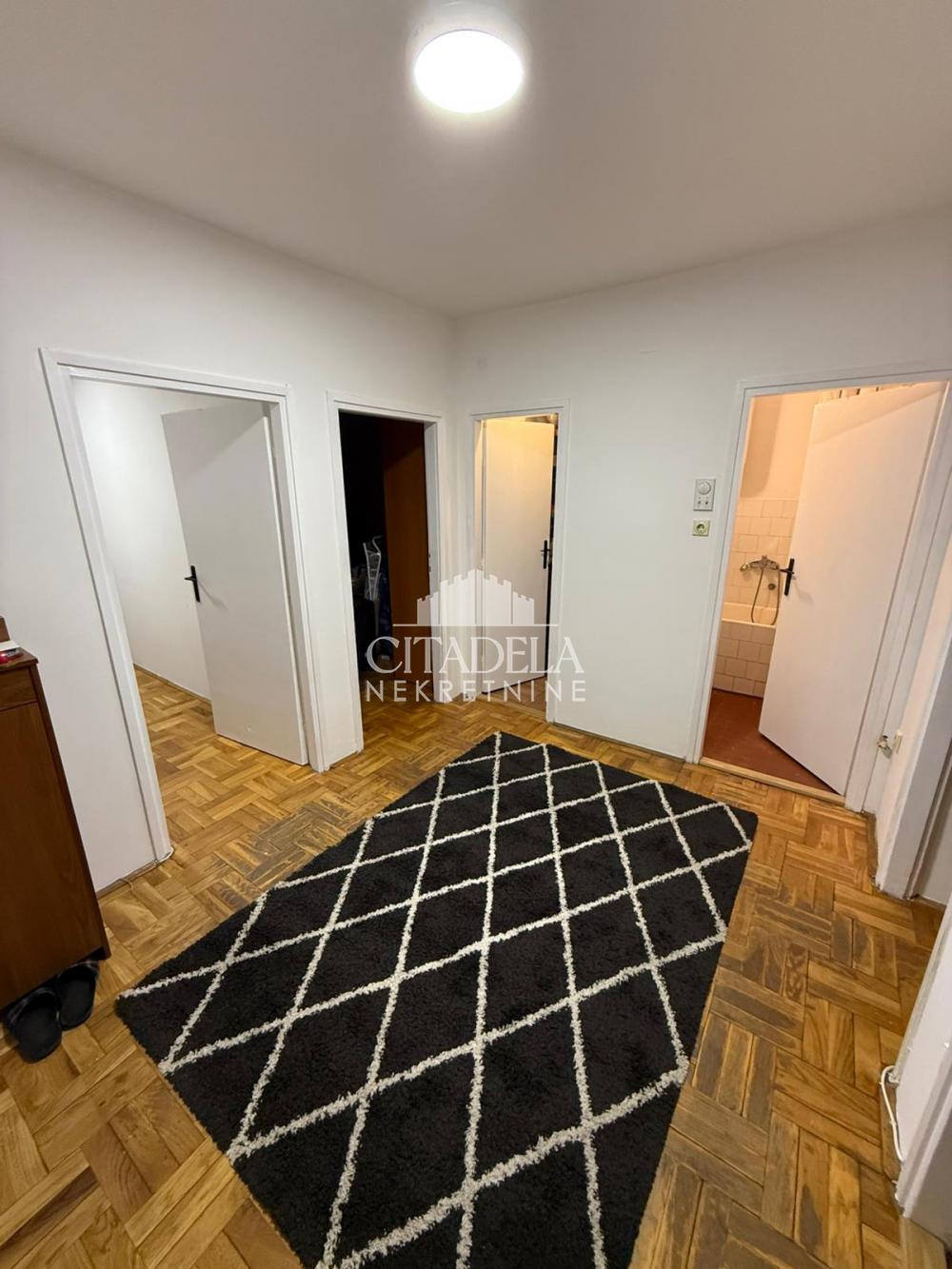 Stan na prodaju u Beogradu, Autokomanda, trosoban, 71m2, cena 270000 evra