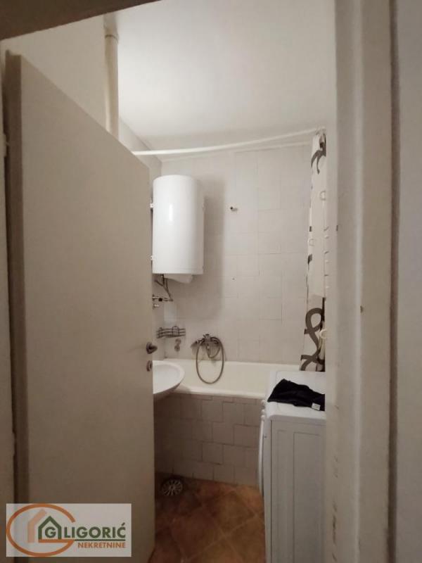 Stan na prodaju u Beogradu, Novi Beograd blok 45 (TC Enjub), trosoban, 94m2, cena 340000 evra