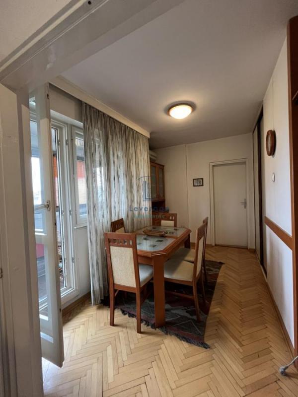 Stan na prodaju u Beogradu, Zemun Kej, dvoiposoban, 80m2, cena 279000 evra