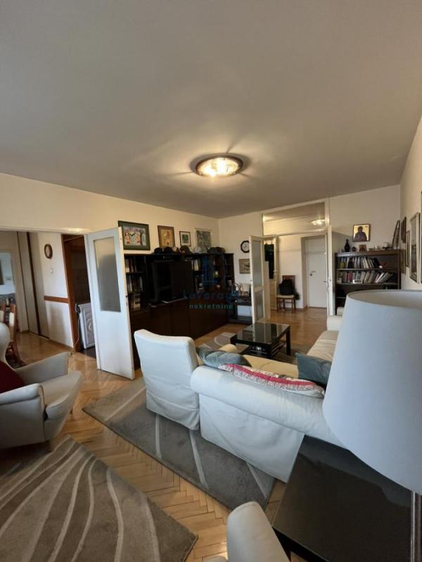 Stan na prodaju u Beogradu, Zemun Kej, dvoiposoban, 80m2, cena 279000 evra