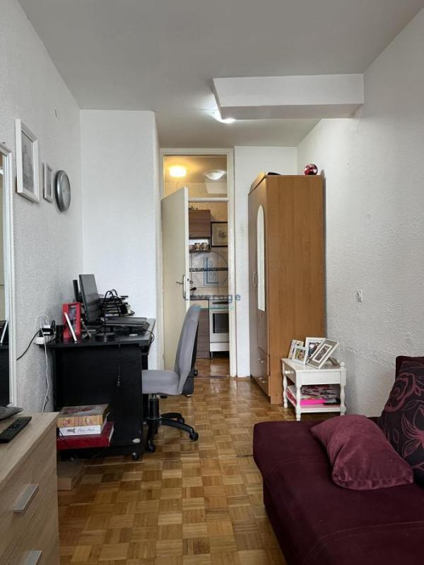 Stan na prodaju u Beogradu, Novi Beograd blok 61, jednoiposoban, 45m2, cena 154900 evra