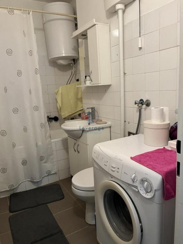 Stan na prodaju u Beogradu, Novi Beograd blok 61, jednoiposoban, 45m2, cena 154900 evra