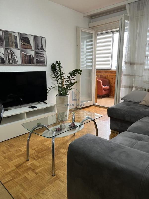 Stan na prodaju u Beogradu, Novi Beograd blok 61, jednoiposoban, 45m2, cena 154900 evra