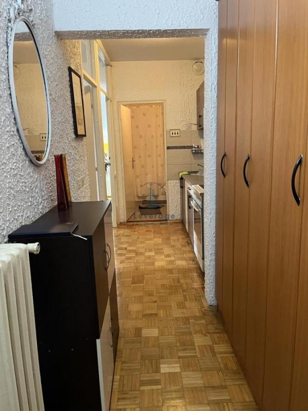 Stan na prodaju u Beogradu, Novi Beograd blok 61, jednoiposoban, 45m2, cena 154900 evra