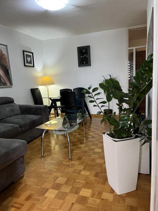 Stan na prodaju u Beogradu, Novi Beograd blok 61, jednoiposoban, 45m2, cena 154900 evra