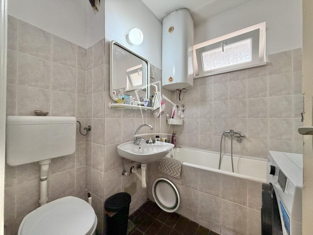 Stan na prodaju u Beogradu, Mirijevo, dvoiposoban, 71m2, cena 205000 evra