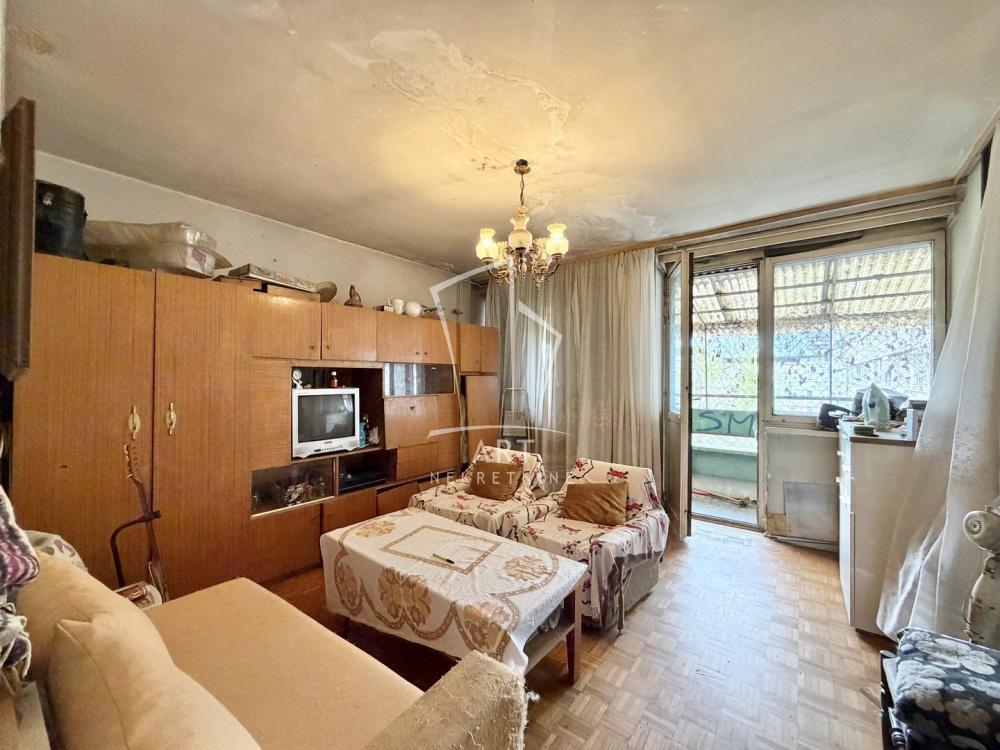 Stan na prodaju u Beogradu, Novi Beograd blok 21 (10. gimnazija), trosoban, 67m2, cena 217000 evra