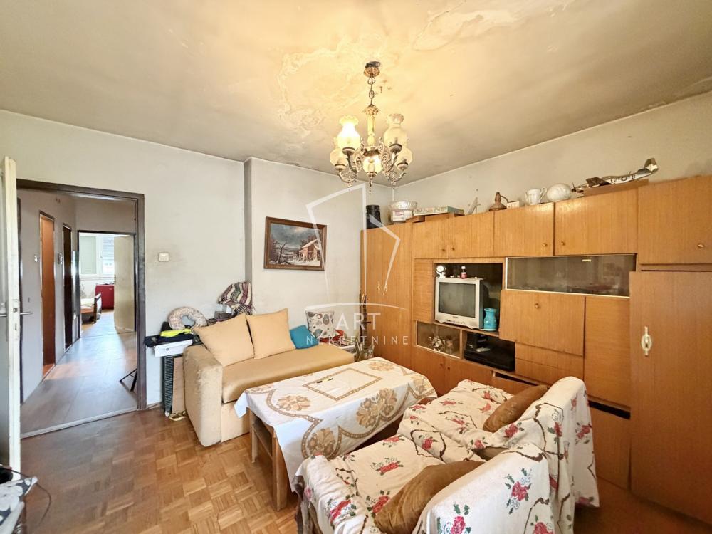 Stan na prodaju u Beogradu, Novi Beograd blok 21 (10. gimnazija), trosoban, 67m2, cena 217000 evra