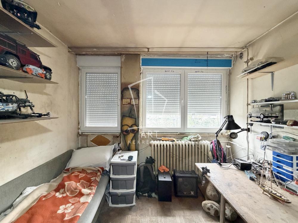 Stan na prodaju u Beogradu, Novi Beograd blok 21 (10. gimnazija), trosoban, 67m2, cena 217000 evra