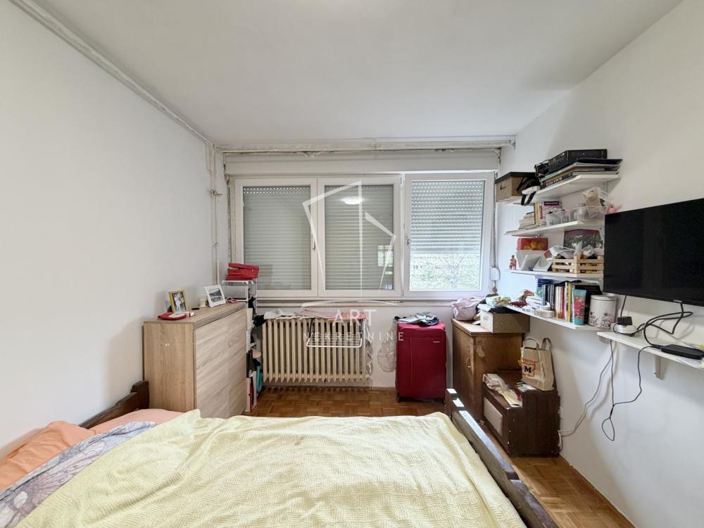 Stan na prodaju u Beogradu, Novi Beograd blok 21 (10. gimnazija), trosoban, 67m2, cena 217000 evra