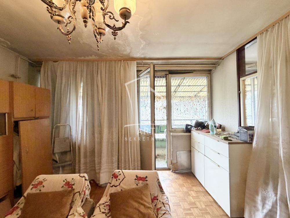 Stan na prodaju u Beogradu, Novi Beograd blok 21 (10. gimnazija), trosoban, 67m2, cena 217000 evra