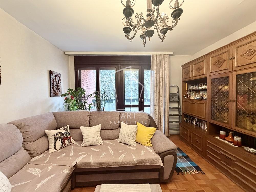 Stan na prodaju u Beogradu, Petlovo brdo, cetvorosoban, 94m2, cena 275000 evra