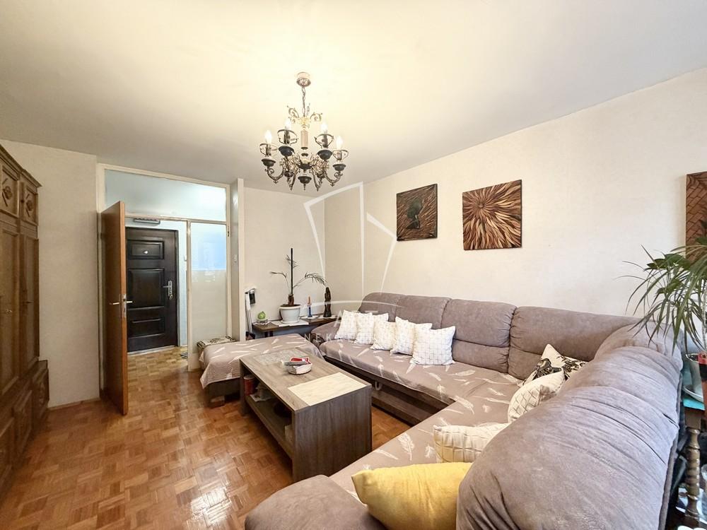 Stan na prodaju u Beogradu, Petlovo brdo, cetvorosoban, 94m2, cena 275000 evra