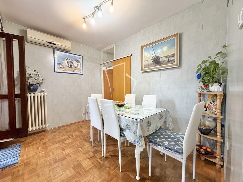 Stan na prodaju u Beogradu, Petlovo brdo, cetvorosoban, 94m2, cena 275000 evra